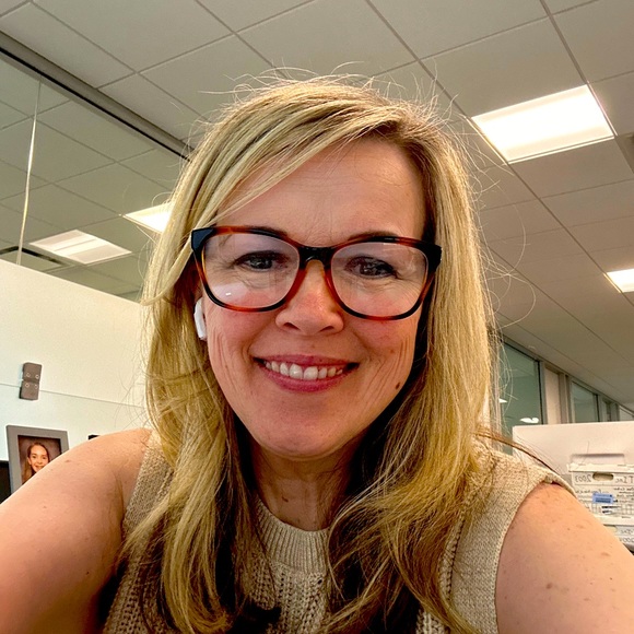 Meet your Posher, Stephanie - Picture 1 of 1